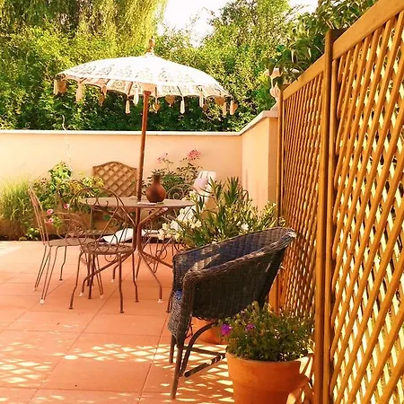 Le Poeme Bed & Breakfast *